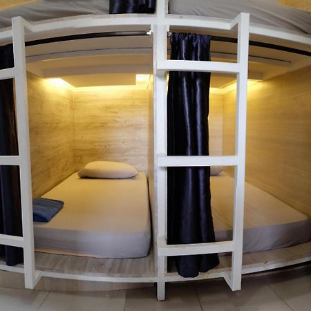 The Attic Bed & Breakfast Bandung Extérieur photo
