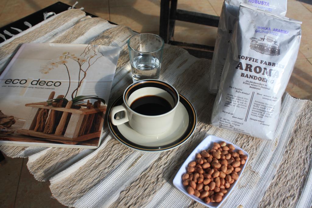The Attic Bed & Breakfast Bandung Extérieur photo